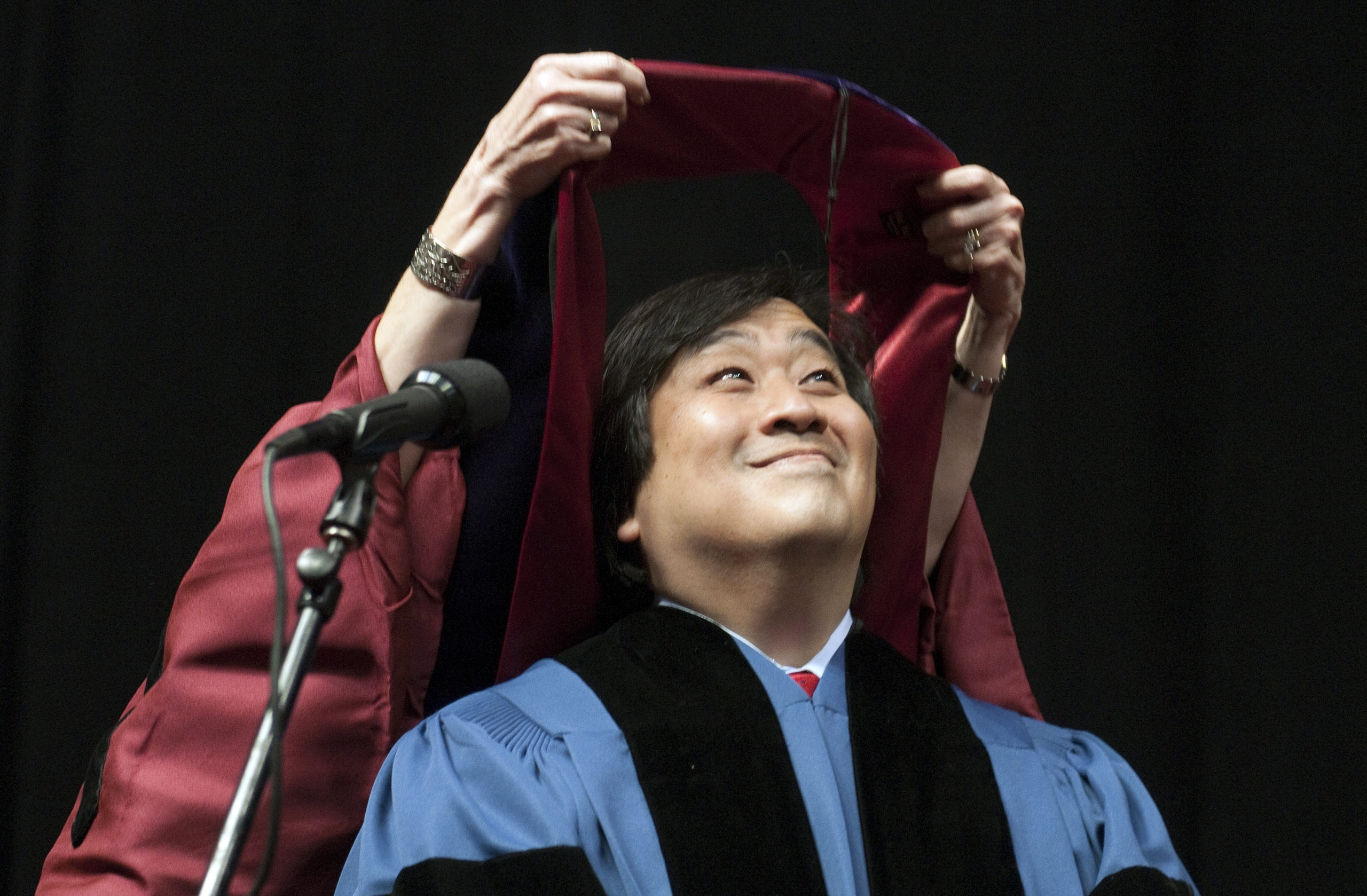 Harold Hongju Koh, legal advisor to the US Department of State, delivered the commencement address and received an honorary doctor of laws.