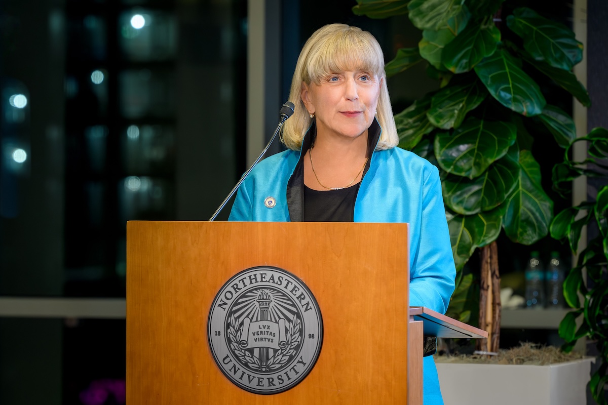 Karen Spilke ’80 delivers the keynote address.